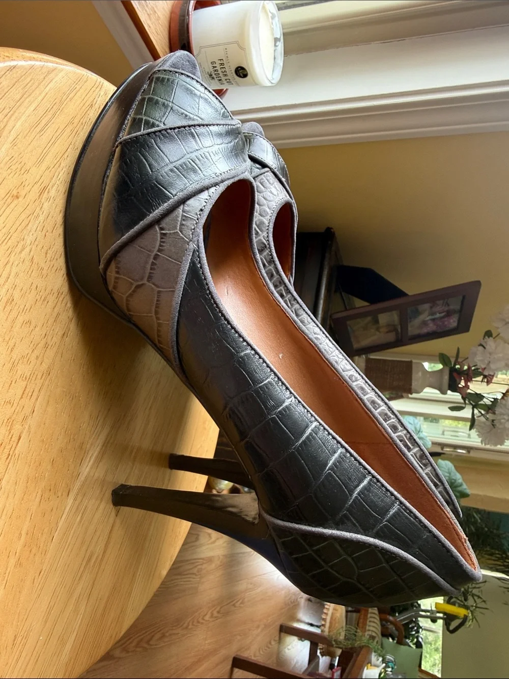 Nine West Croc Embossed Leather Peep Toe Platform Heels Olive Green sz 10